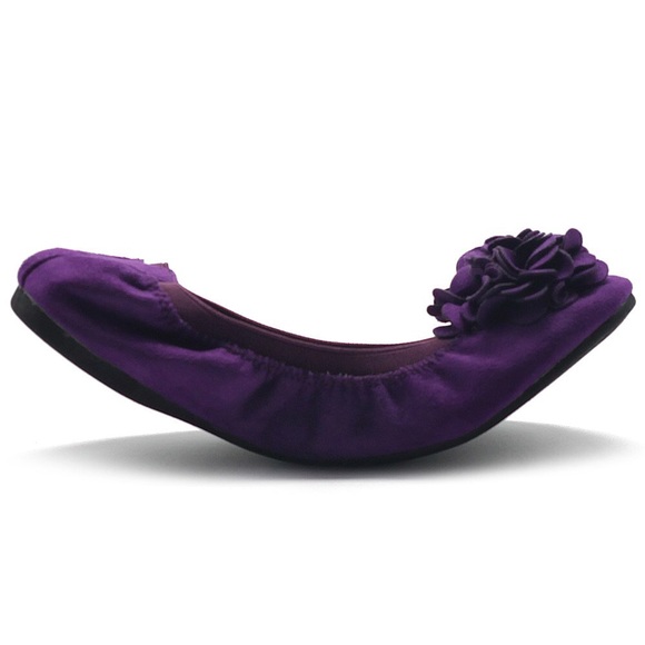NWOB OLLIO Faux Suede Flower Light Ballet Flats - Picture 4 of 6